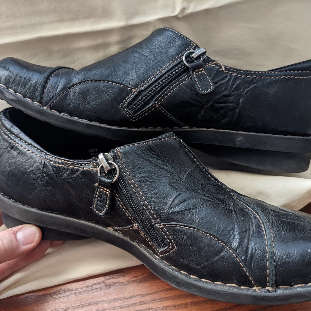 Clarks Bendables Black Leather Loafers, side zip, Women's 9.5
